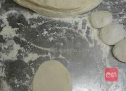 Illustration of how to make potato buns 8