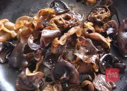 Illustration of how to make fungus steamed buns 2