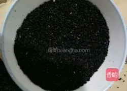 Illustration of how to make black sesame glutinous rice balls stuffing 1