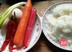 Illustration of how to make fried rice with carrot, egg, ham and ham 1