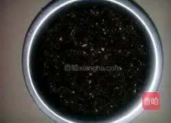 Illustration of how to make fungus and leek dumplings 1