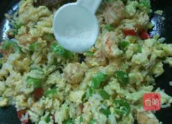Illustration of how to make shrimp and chili fried rice 8