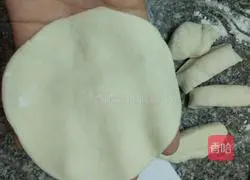 Illustration of how to make radish and pork buns 9