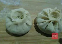 Round buns...Illustration of how to make fennel meat stuffing 18