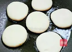 Illustration of how to make Korean potato pancakes 5