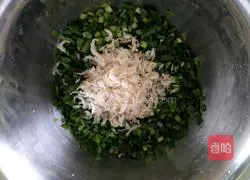 Illustration of how to make chive egg pancake 7