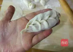 Illustration of how to make dumplings stuffed with green pepper 20