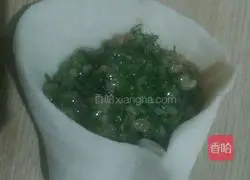 Moon buns...Illustration of how to make fennel meat stuffing 16