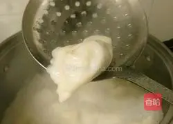 Illustration of how to make meat and three fresh dumplings 12