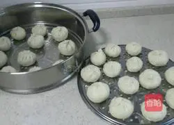 Illustration of how to make meat buns 10