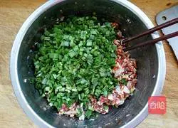 Illustration of how to make dumplings with four fresh fillings 3