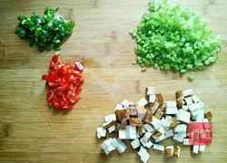 Illustration of how to make celery and fragrant dried fried rice 2