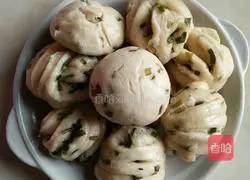 Illustration of how to make green onion steamed buns 5