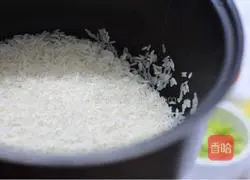 Illustration of braised rice with sausage, carrot and mushroom 2