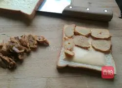 Illustration of how to make breakfast sandwiches 2