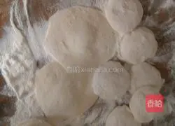 Illustration of how to make egg and fennel buns 6