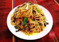 Illustration of how to make three-thread fried noodles 21