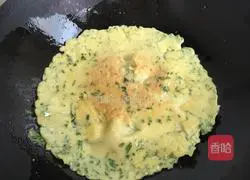 Illustration of how to make breakfast egg pancake 7