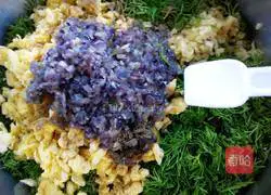 Illustration of how to make egg and fennel steamed buns 9