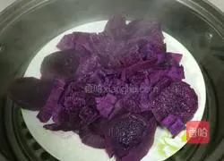 Illustration of the sugar-free and oil-free version of purple sweet potato cake 1