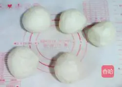 Illustration of how to make football steamed buns 2