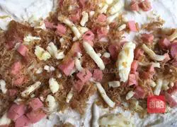 Illustration of how to make meat floss sausage dough cake 3