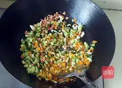 Illustration of how to make colorful vegetable fried rice 3
