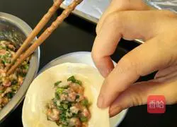 Illustration of how to make leek and pork dumplings 5