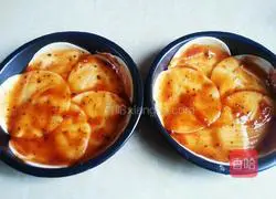 Illustration of how to make dumpling skin pizza 4