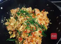 Illustration of how to make tomato and egg fried rice 8