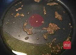 Illustration of how to make chive egg pancakes with cumin and potato shreds 7