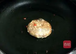 Illustration of how to fry small meat patties 9