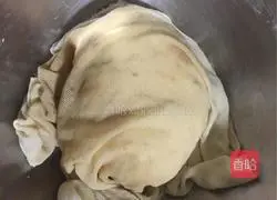 Illustration of how to make beef and green onion buns 4