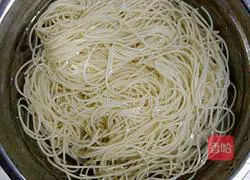 Illustration of how to make fried noodles with eggs 3