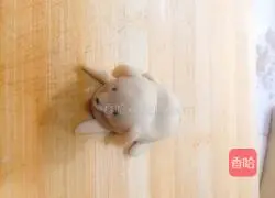 Illustration of how to make puppy steamed buns 10