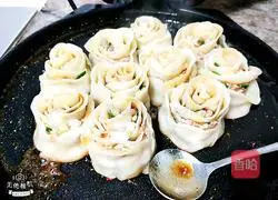 Illustration of how to make rose dumplings 14