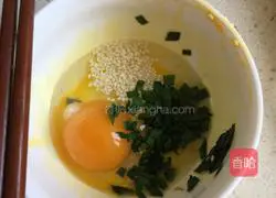 Illustration of how to make pan-fried leek and water chestnut dumplings 3