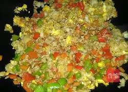 Illustration of three-color egg fried rice 11