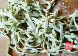 Illustration of how to make celery and egg noodles 10