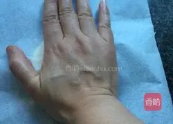 Illustration of how to make cake embryos by hand 16