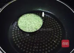Illustration of how to make broccoli egg pancake 8