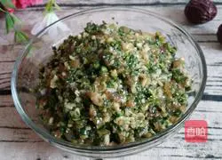 Illustration of how to make shepherd's purse and pork dumpling fillings 7