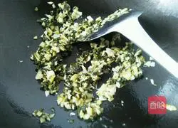 Illustration of how to make pickled cabbage fried rice 5