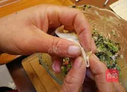 Illustration of how to make crescent moon dumplings 7