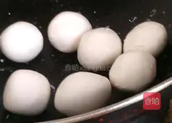 Illustration of how to make fried glutinous rice balls 1