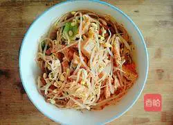 Illustration of how to mix bean sprouts with gluten 4