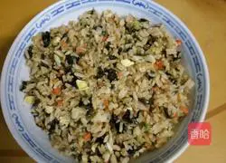 Illustration of how to make seaweed fried rice 14