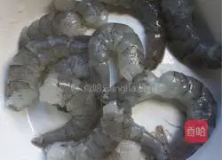 Illustration of how to make shrimp and pork wontons 1