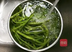 Illustration of how to make cowpea and pork dumplings 4