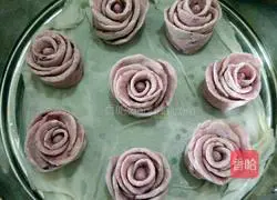 Illustration of how to make rose steamed buns 14